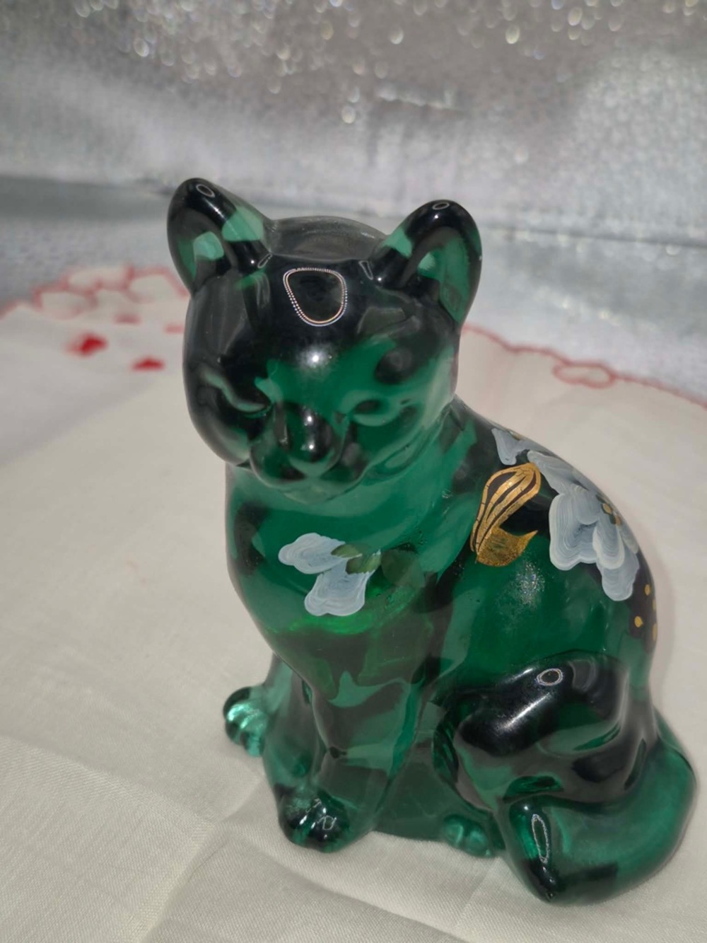 Fenton Glass Cat Emerald ‘Spruce’ Green Hand-painted Magnolia w Gold Gilding - Picture 2 of 9
